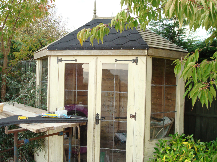 Summer house roof installation